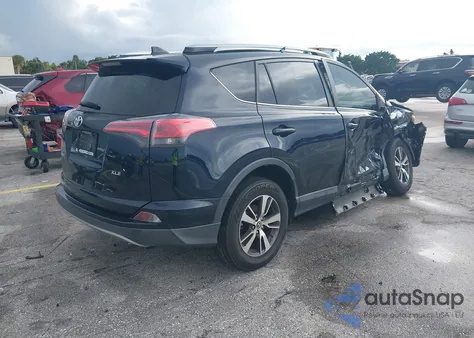 2017 Toyota Rav4 Xle z USA, uszkodzony, nr VIN JTMWFREV5HD098643